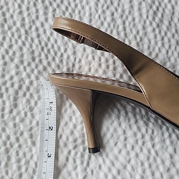 Etienne Agner NWOB Tan Bronze Laser Cut Sling Back Pumps Stilettos Women's 8 - Picture 8 of 8